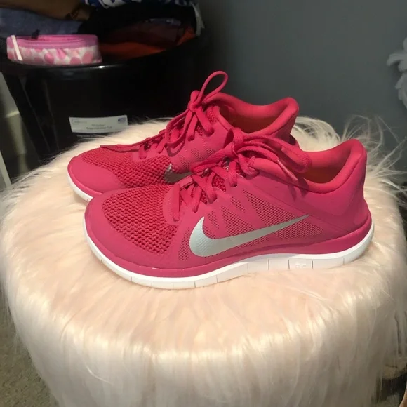 Nike Gym Shoes - Picture 2 of 4